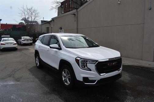 White Frost Tricoat 2024 GMC Terrain SLE