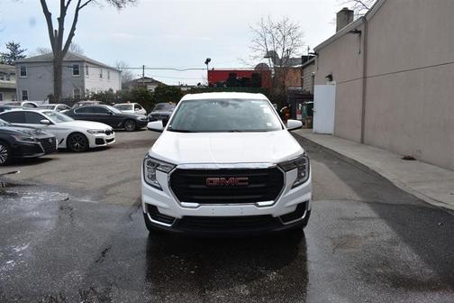 White Frost Tricoat 2024 GMC Terrain SLE
