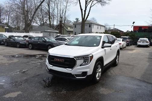 White Frost Tricoat 2024 GMC Terrain SLE