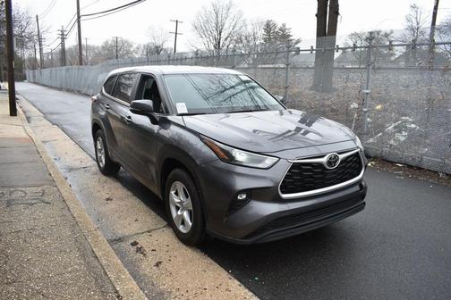 Magnetic Gray Metallic 2025 Toyota Highlander LE