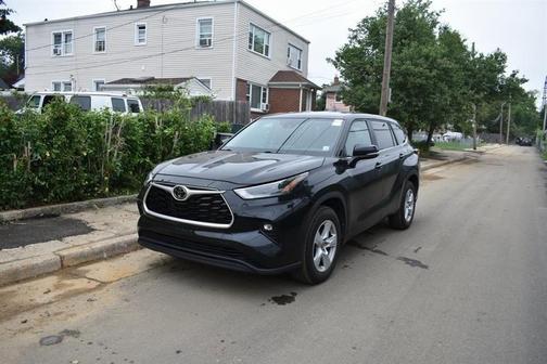 Midnight Black Metallic 2025 Toyota Highlander LE