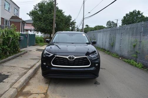 Midnight Black Metallic 2025 Toyota Highlander LE