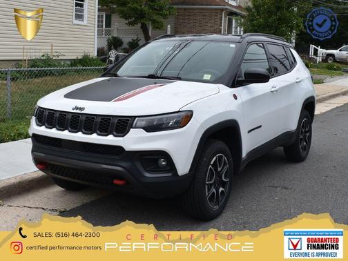 Bright White Clearcoat 2025 Jeep Compass Trailhawk
