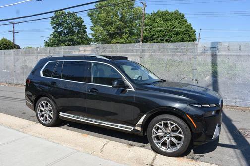 Black Sapphire Metallic 2025 BMW X7 xDrive40i