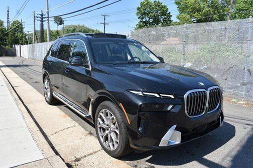 Black Sapphire Metallic 2025 BMW X7 xDrive40i