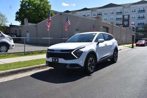 Glacier White Pearl/Black 2025 Kia Sportage LX