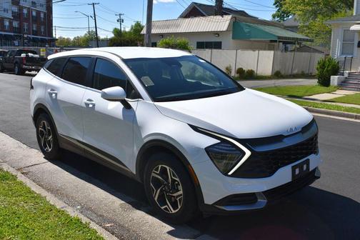 Glacier White Pearl/Black 2025 Kia Sportage LX