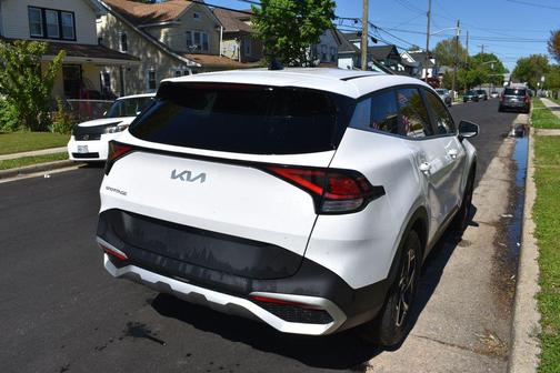 Glacier White Pearl/Black 2025 Kia Sportage LX