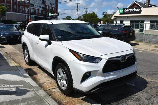 2024 Toyota Highlander LE