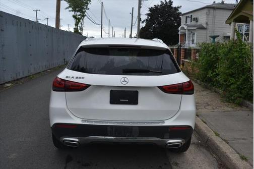 2021 Mercedes-Benz GLA 250 Base 4MATIC