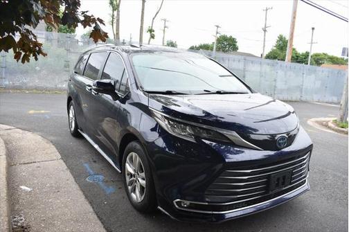 2022 Toyota Sienna Limited 7-Passenger
