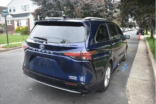 2022 Toyota Sienna Limited 7-Passenger