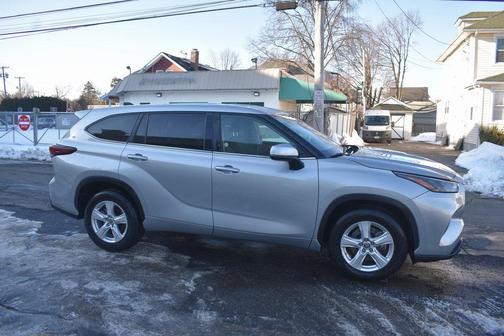 2024 Toyota Highlander LE