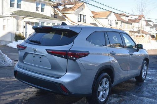 2024 Toyota Highlander LE