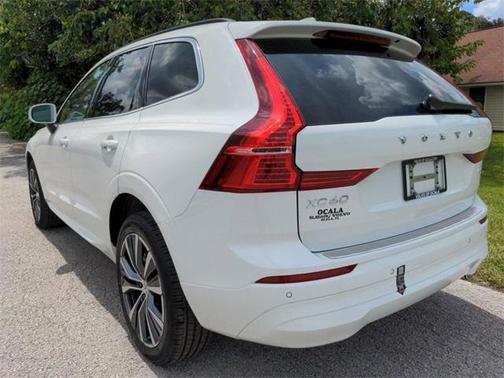 2022 Volvo XC60 B5 Momentum