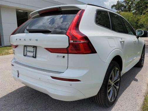2022 Volvo XC60 B5 Momentum