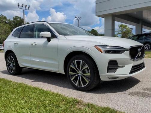 2022 Volvo XC60 B5 Momentum