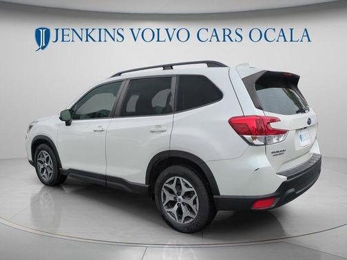 Crystal White Pearl 2021 Subaru Forester Premium
