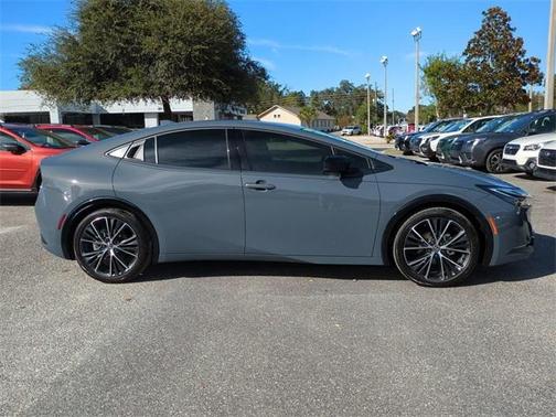 2025 Toyota Prius XLE