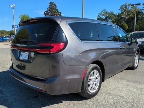 2023 Chrysler Pacifica Touring-L