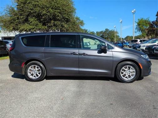 2023 Chrysler Pacifica Touring-L