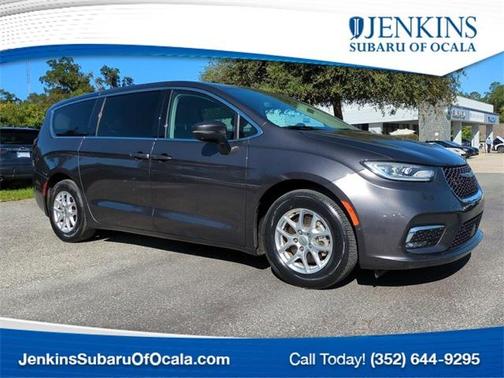 2023 Chrysler Pacifica Touring-L