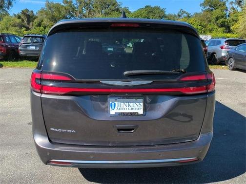 2023 Chrysler Pacifica Touring-L