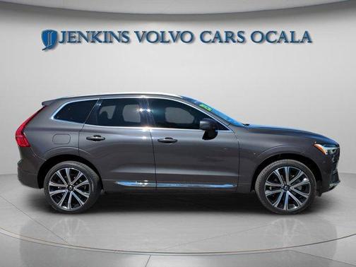 2023 Volvo XC60 B5 Ultimate Bright Theme