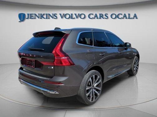 2023 Volvo XC60 B5 Ultimate Bright Theme