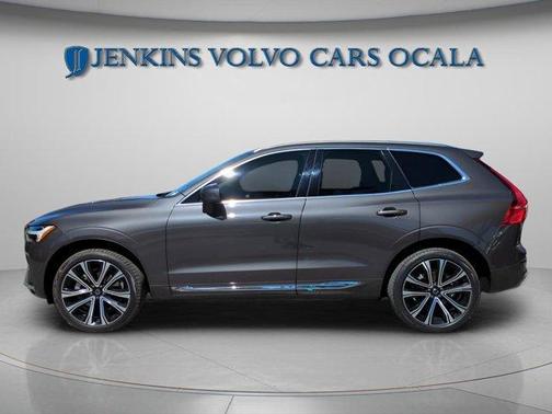2023 Volvo XC60 B5 Ultimate Bright Theme