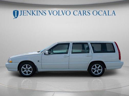 White 1999 Volvo V70