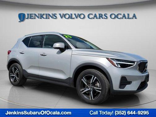 2025 Volvo XC40 B5 Core Bright Theme