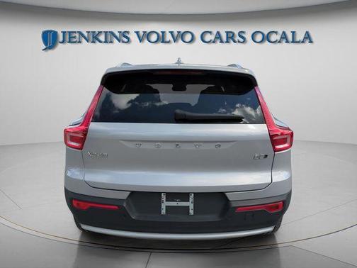 2025 Volvo XC40 B5 Core Bright Theme