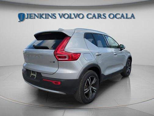2025 Volvo XC40 B5 Core Bright Theme