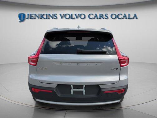 2025 Volvo XC40 B5 Core Bright Theme
