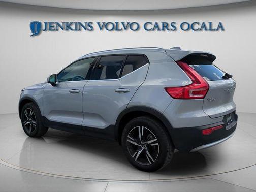 2025 Volvo XC40 B5 Core Bright Theme