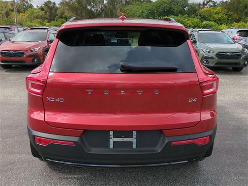 2023 Volvo XC40 B4 Ultimate Dark Theme