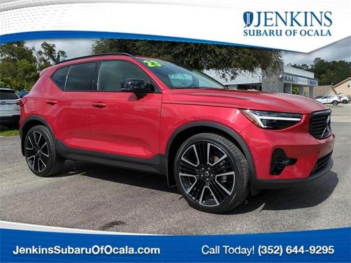 2023 Volvo XC40 B4 Ultimate Dark Theme