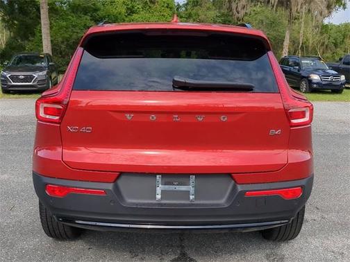 2023 Volvo XC40 B4 Ultimate Dark Theme