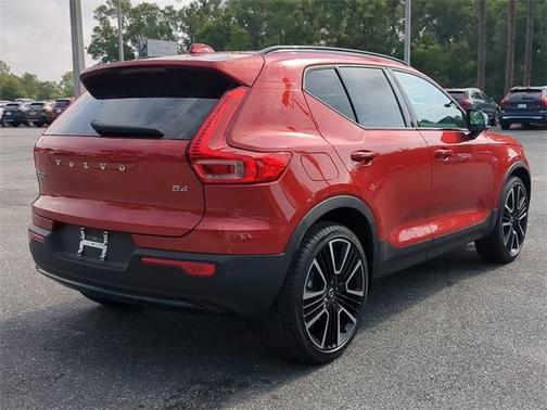 2023 Volvo XC40 B4 Ultimate Dark Theme