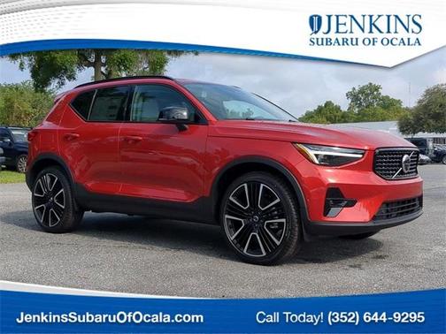 2023 Volvo XC40 B4 Ultimate Dark Theme