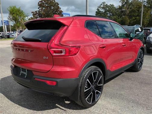 2023 Volvo XC40 B4 Ultimate Dark Theme