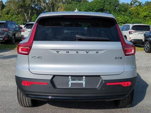 2025 Volvo XC40 B5 Plus Dark Theme