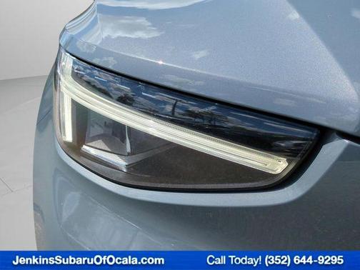 2023 Volvo XC40 B5 Plus Bright Theme