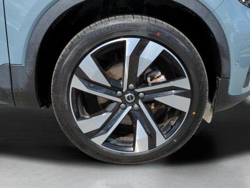 Gray Metallic 2023 Volvo XC40 B5 Plus Bright Theme