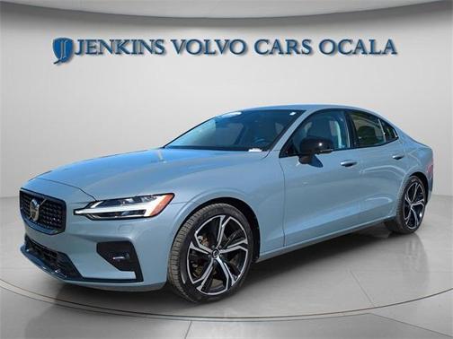 2024 Volvo S60 B5 Ultimate Dark Theme