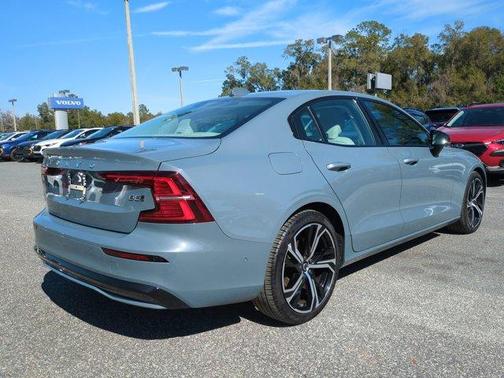 2024 Volvo S60 B5 Ultimate Dark Theme