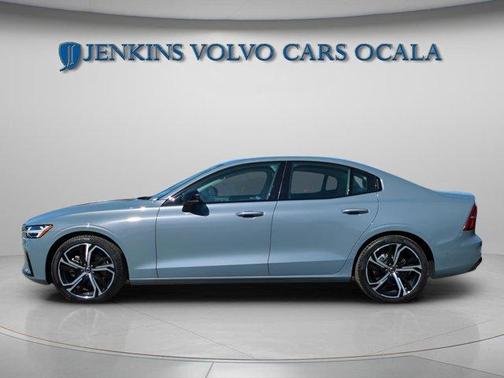 2024 Volvo S60 B5 Ultimate Dark Theme