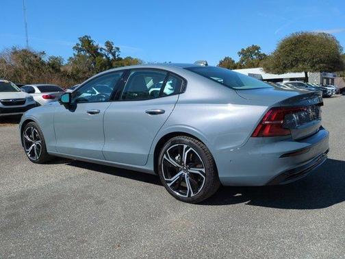 2024 Volvo S60 B5 Ultimate Dark Theme