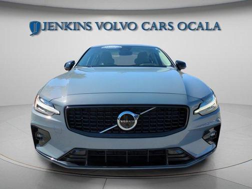 2024 Volvo S60 B5 Ultimate Dark Theme